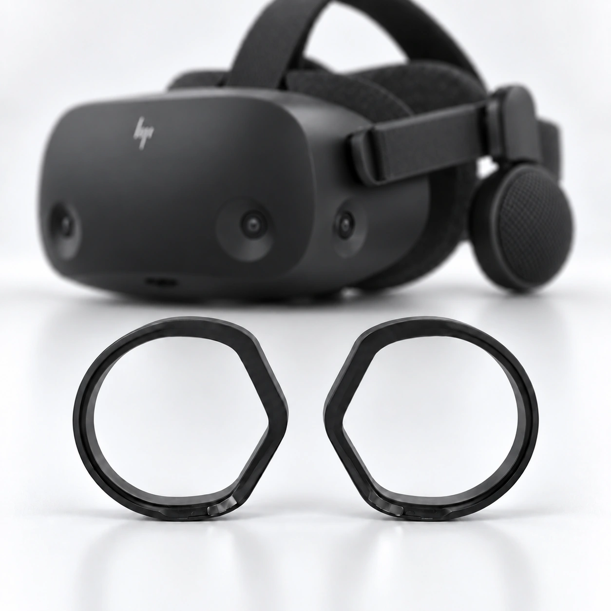 HP Reverb G2 headset with two black lens inserts